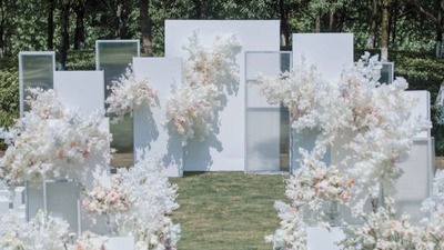 初夏的户外婚礼——阳光、草坪、夏天的风和