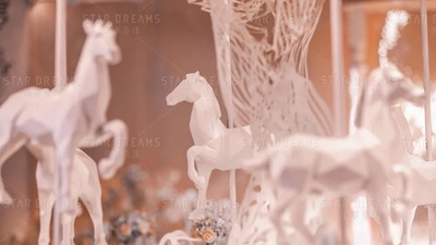 英式镂空蛋糕边穹顶，正式与典雅的宫廷风婚礼