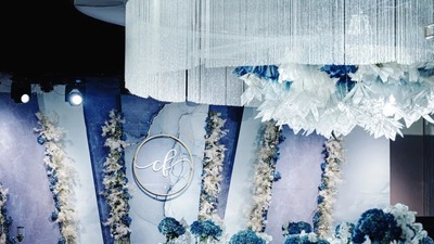 充满梦幻气质的蓝色婚礼，舒适明亮的极简风
