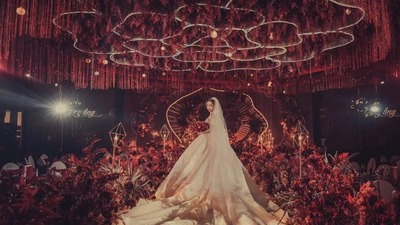 沉着迷人而又深情热烈的红色系婚礼