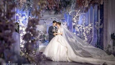 将神秘梦幻与恬静清澈揉合成一体的紫色系婚礼