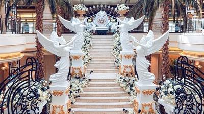 狮子座“女王”的婚礼，一场神圣而庄重的加冕仪式