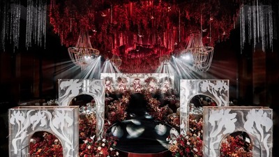 具有空间感和立体感的红色系复古欧式婚礼