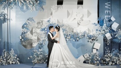 加入了几何元素高雅又内敛的雾霾蓝色+白色系婚礼