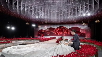 典雅大气且充满了浪漫主义风格的白色+红色系水晶婚礼