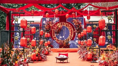 纯粹而浓烈的中国红+墨蓝色系中式婚礼