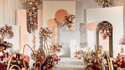 揉合了复古法式情调与宫廷风格的夏日花园主题婚礼