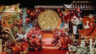 红金色搭配翠蓝色，一场惊艳四座的明制汉式婚礼