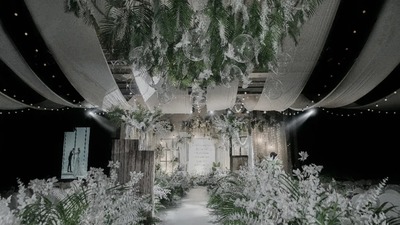 将轻奢感与韩式清新风完美结合的白绿色系婚礼