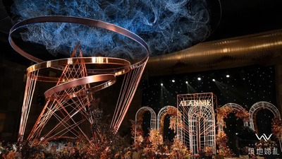 带着复古暖意且优雅浪漫的枫叶红+焦糖色系婚礼