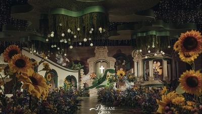 欧式建筑风格与卡通形象相结合的高级感森系婚礼