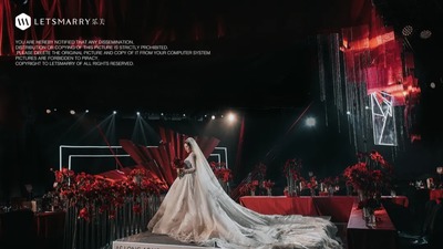 极具视觉冲击感的红色+黑色系现代几何风婚礼