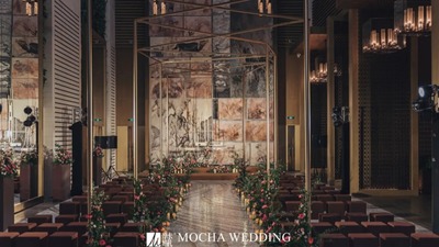 在时尚设计中融入了建筑美学的极简风婚礼