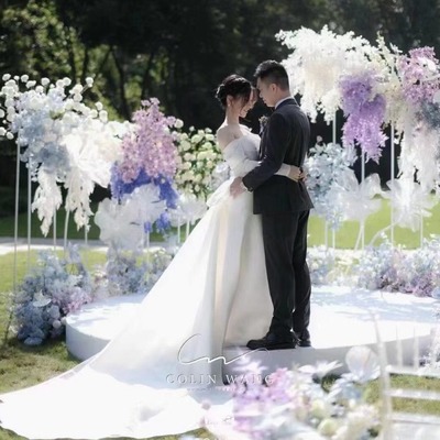 清冷调的撞色系户外婚礼