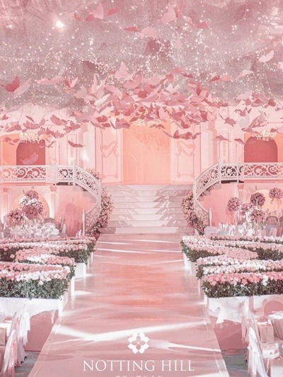 粉色系的蝴蝶花园主题婚礼